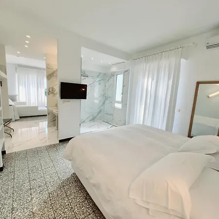 Eveline 2 - Piscina Privata O Jacuzzi Ξενοδοχείο 4*