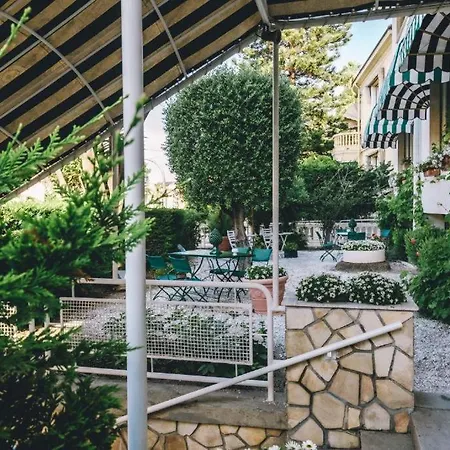 Eveline 2 - Piscina Privata O Jacuzzi Ξενοδοχείο 4*