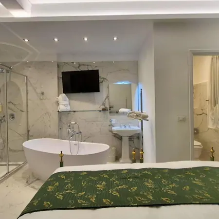 Eveline 2 - Piscina Privata O Jacuzzi Ξενοδοχείο 4*