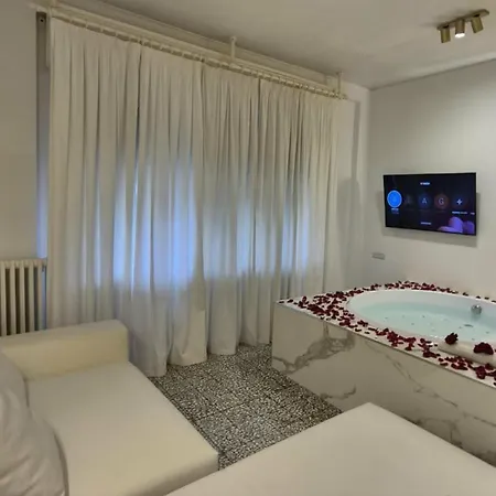 Otel Eveline 2 - Piscina Privata O Jacuzzi 4*