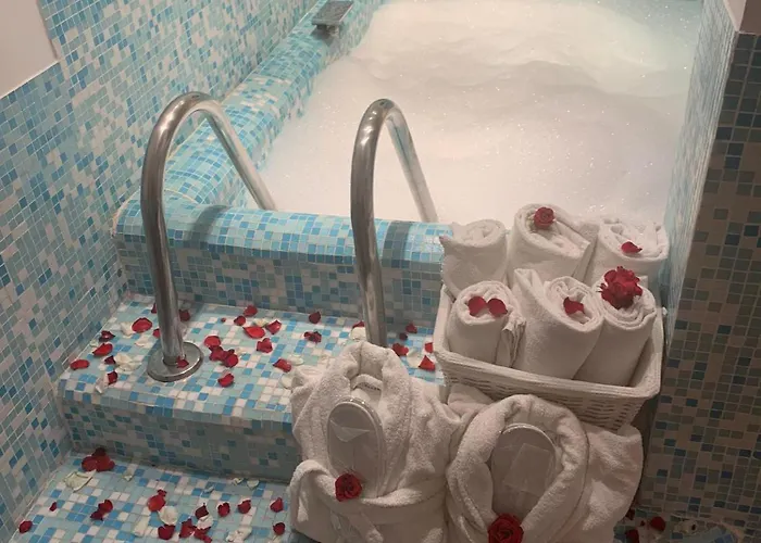 Eveline 2 - Piscina Privata O Jacuzzi Hotel 4*