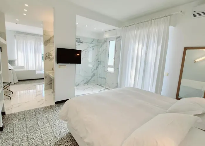 Eveline 2 - Piscina Privata O Jacuzzi Hotel 4*