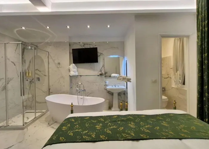 Eveline 2 - Piscina Privata O Jacuzzi Hotel 4*