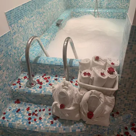 Eveline 2 - Piscina Privata O Jacuzzi Ξενοδοχείο 4*