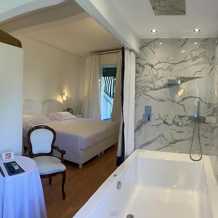 ホテル Eveline 2 - Piscina Privata O Jacuzzi サンレモ