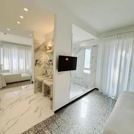 酒店 Eveline 2 - Piscina Privata O Jacuzzi 4*