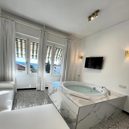 Eveline 2 - Piscina Privata O Jacuzzi Hotel San Remo