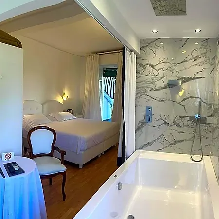 Eveline 2 - Piscina Privata O Jacuzzi 4*