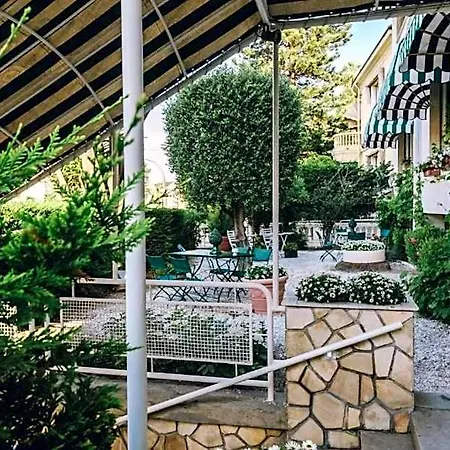 Eveline 2 - Piscina Privata O Jacuzzi Hotel