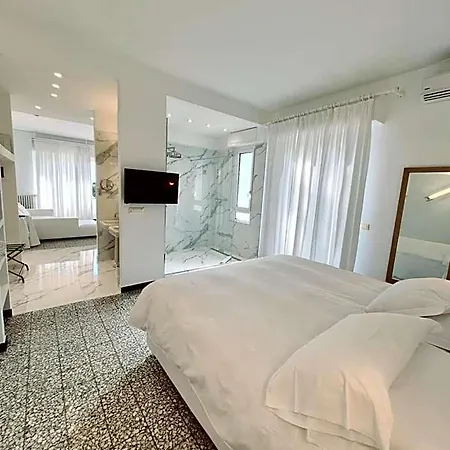 Eveline 2 - Piscina Privata O Jacuzzi 4*