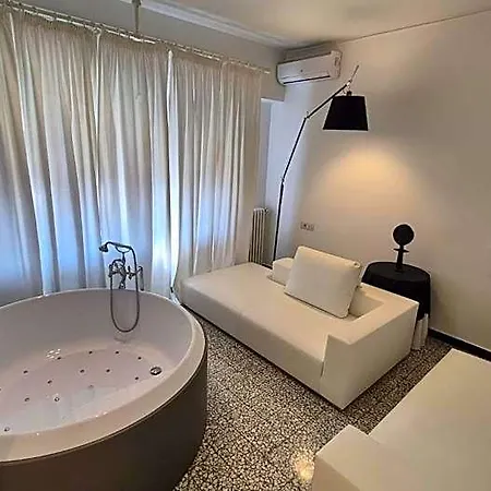 Eveline 2 - Piscina Privata O Jacuzzi Hotel 4*