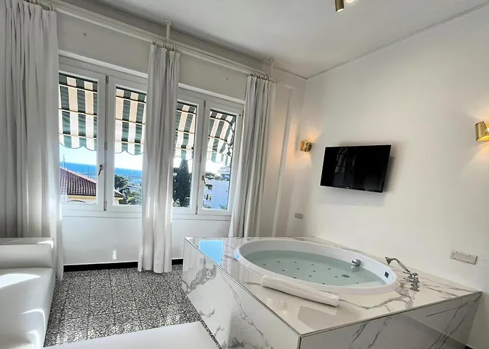 Eveline 2 - Piscina Privata O Jacuzzi Hotel Sanremo