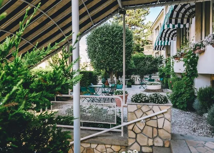 Eveline 2 - Piscina Privata O Jacuzzi Hotel 4*